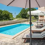 Апартаменты 3 Bedroom Cozy In