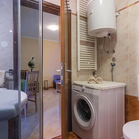 Appartement Awesome In With Kitchen