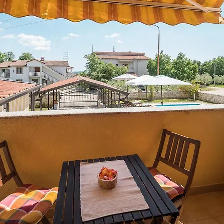 Appartement Awesome In With Kitchen