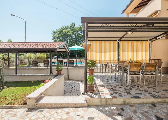 Apartment 3 Bedroom Cozy In Poreč