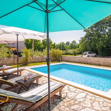 Apartamento 3 Bedroom Cozy In *