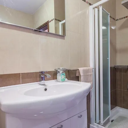 Awesome In With Kitchen * Porec