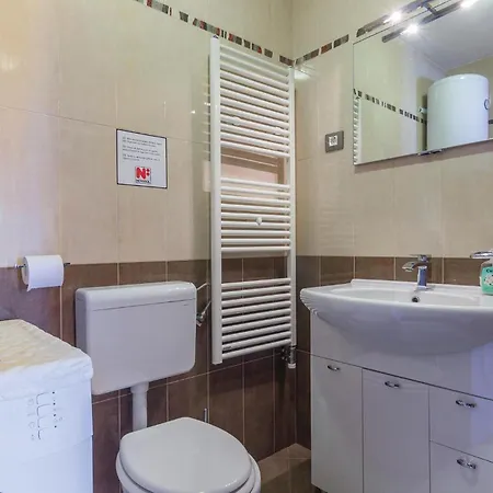 Appartamento Awesome In With Kitchen