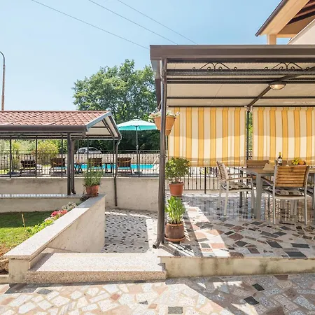 Apartment Awesome In With Kitchen Porec