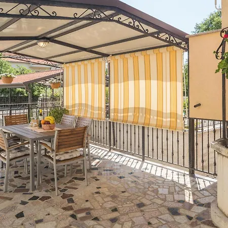 Apartment Awesome In With Kitchen Porec
