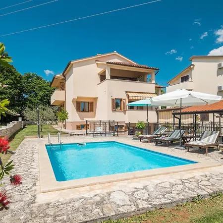 Awesome In With Kitchen Apartment Porec